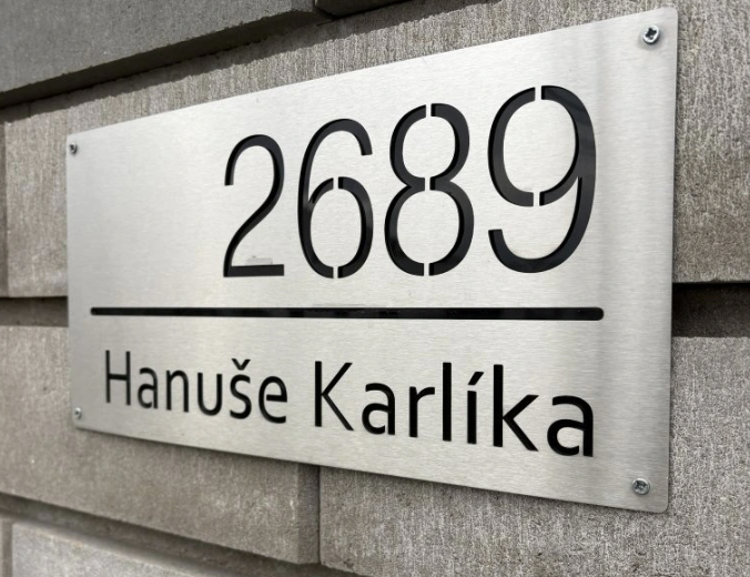 Nerezové domovní číslo – detail výroby